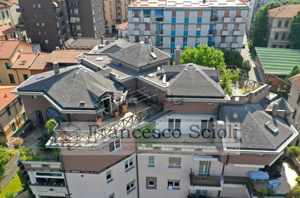 appartamento in vendita a Saronno in zona Campo dei Fiori