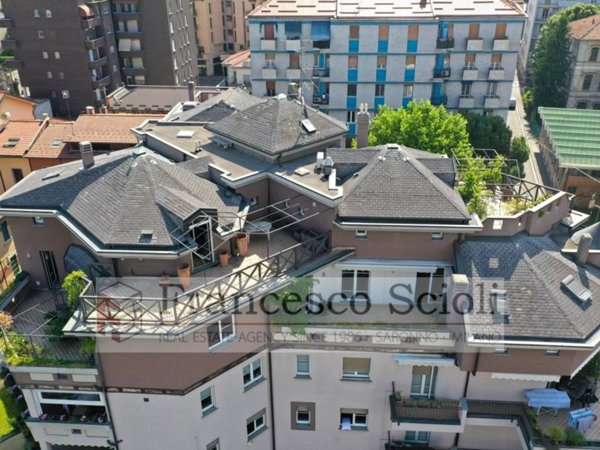 appartamento in vendita a Saronno in zona Campo dei Fiori