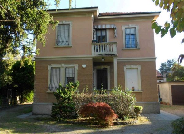 casa indipendente in vendita a Saronno