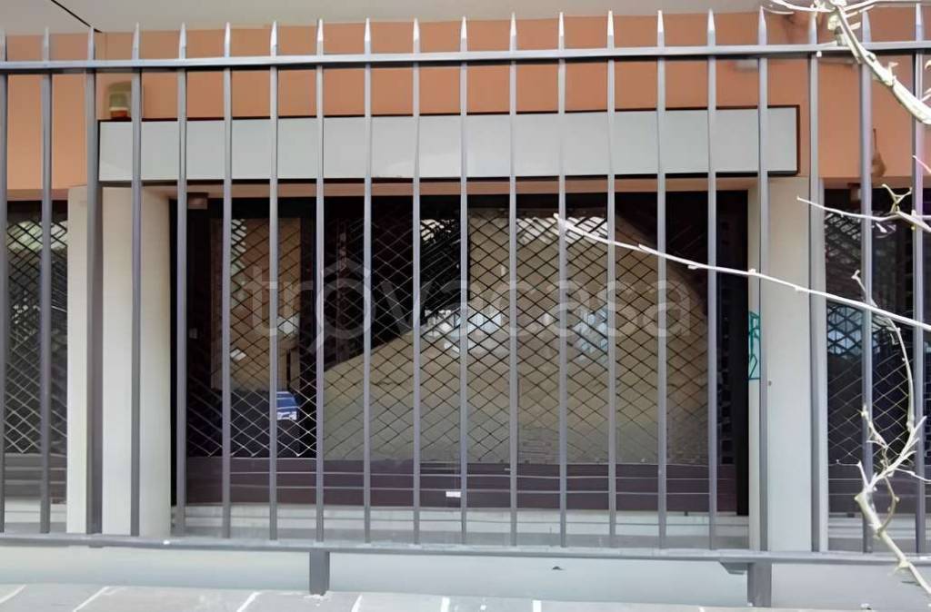 negozio in vendita a Saronno