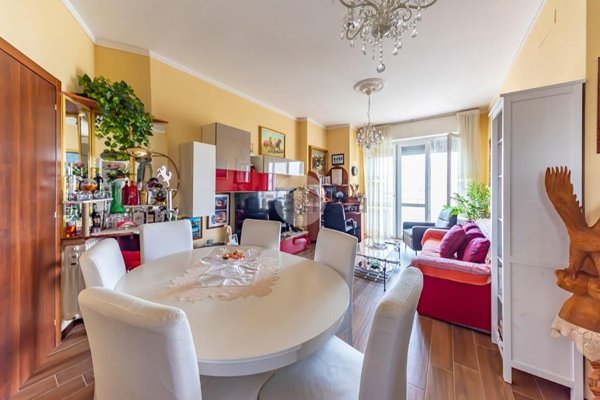 appartamento in vendita a Saronno in zona Campo dei Fiori