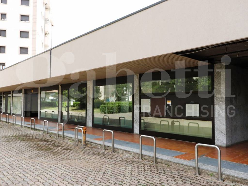 negozio in vendita a Saronno
