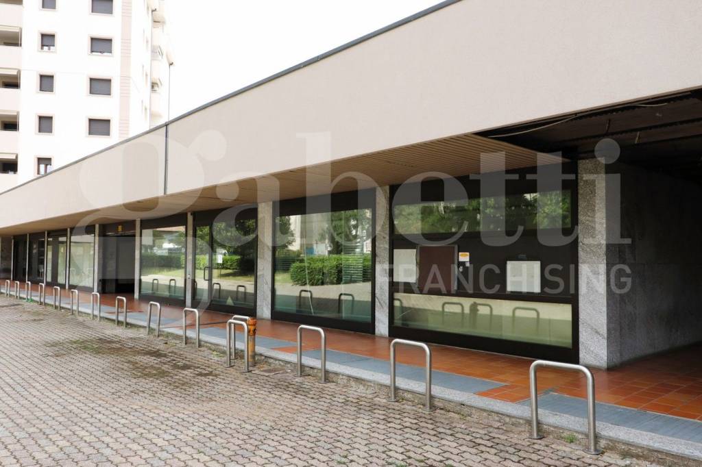 negozio in vendita a Saronno