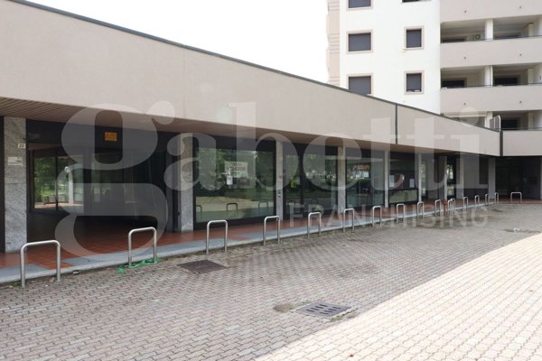 negozio in vendita a Saronno