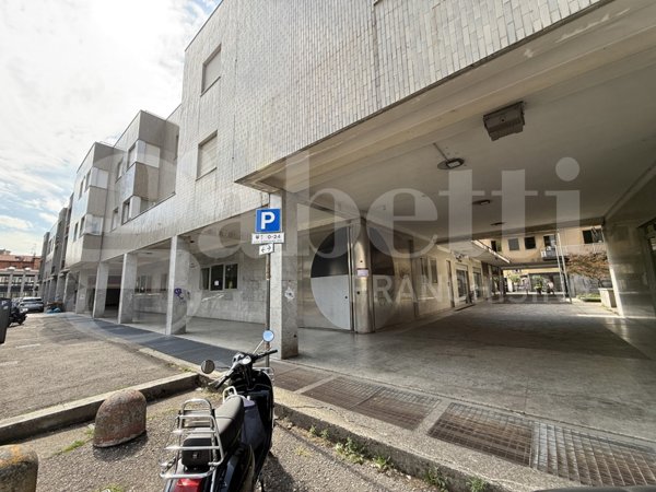 negozio in vendita a Saronno