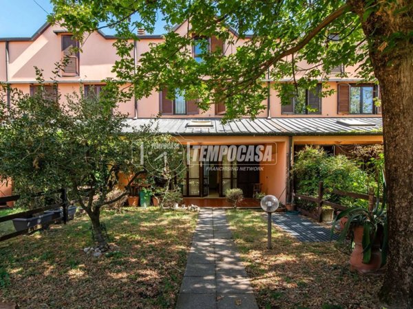 casa indipendente in vendita a Saronno