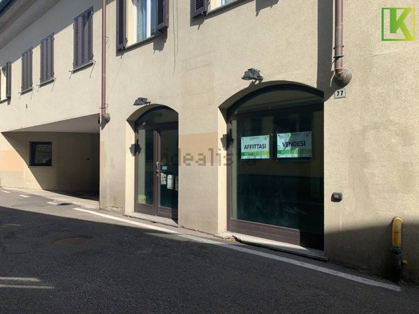 locale commerciale in vendita a Saronno