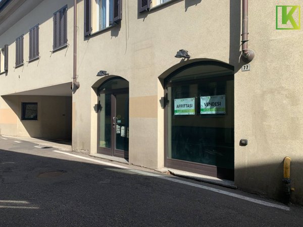 locale commerciale in vendita a Saronno