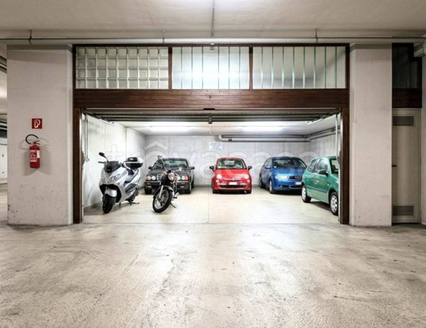 locale commerciale in vendita a Saronno