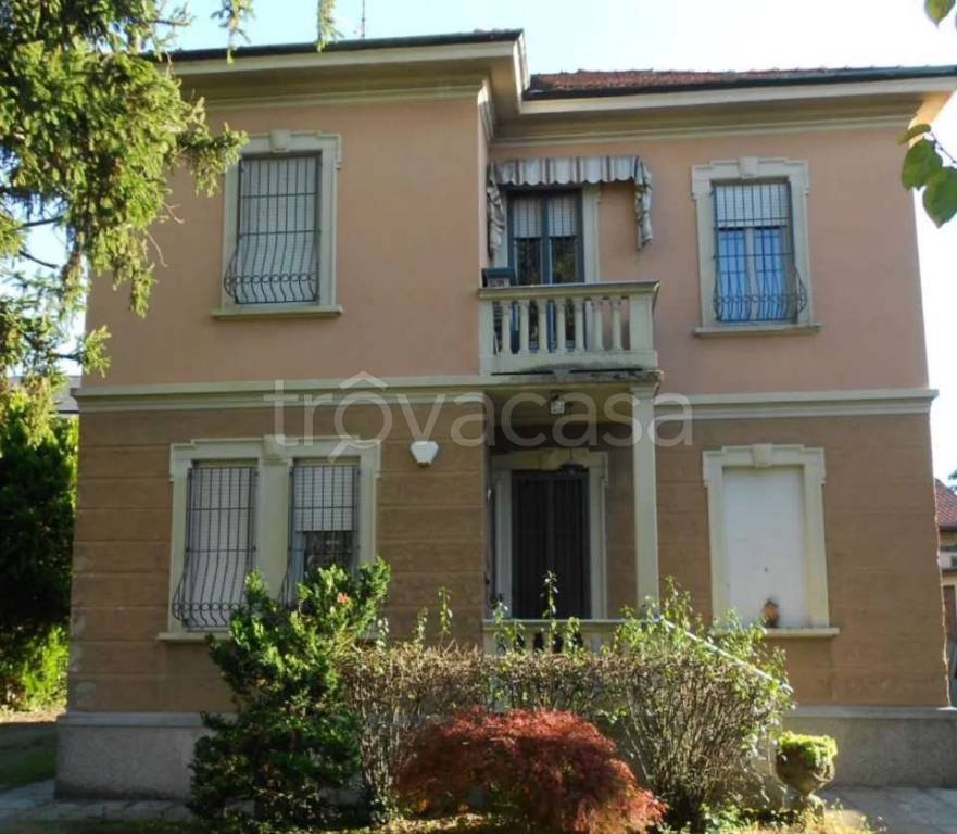 casa indipendente in vendita a Saronno