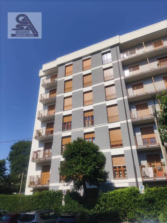 appartamento in vendita a Saronno in zona Campo dei Fiori
