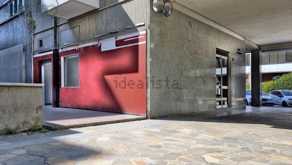 locale commerciale in vendita a Saronno
