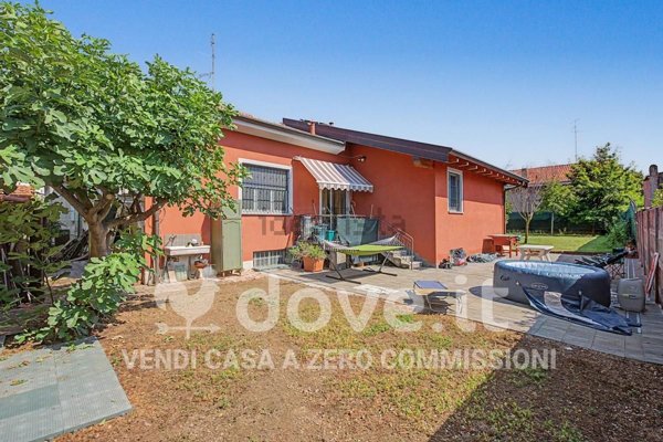 casa indipendente in vendita a Saronno