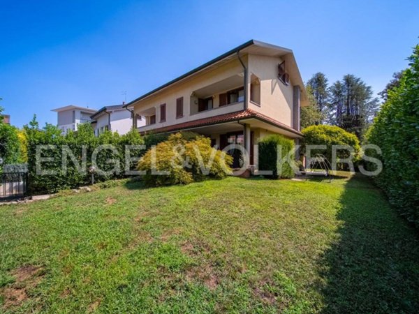 casa indipendente in vendita a Saronno