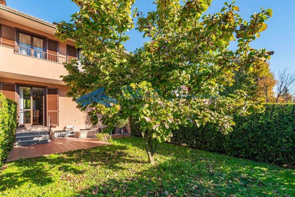 casa indipendente in vendita a Saronno in zona Dal Pozzo