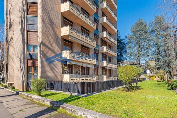 appartamento in vendita a Saronno in zona Campo dei Fiori