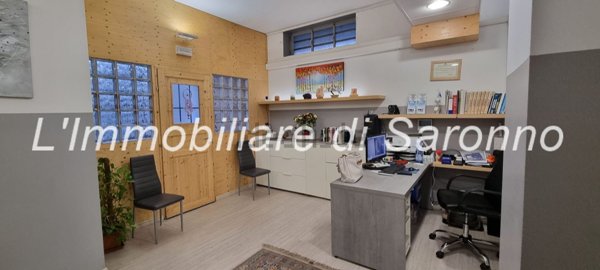 locale commerciale in vendita a Saronno in zona Fusetti