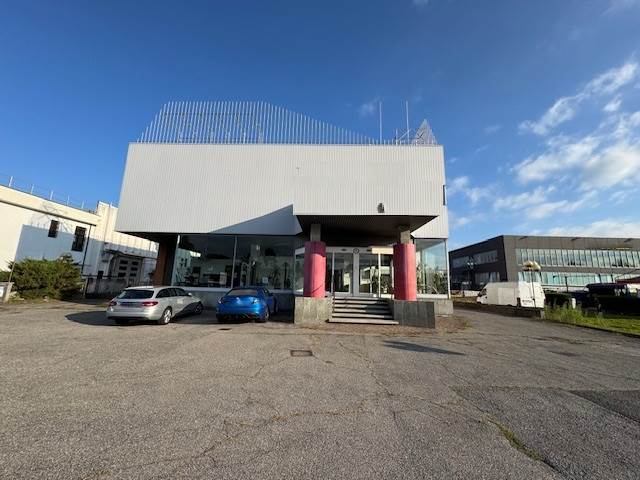 negozio in vendita a Saronno