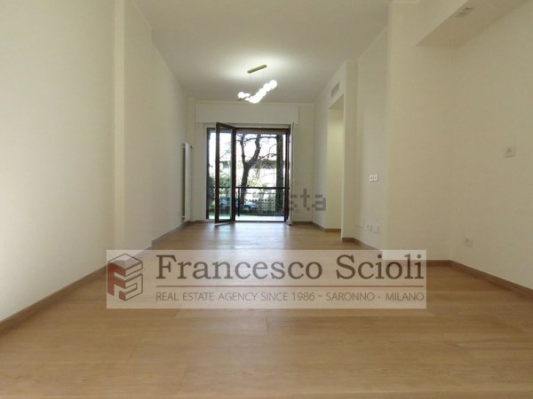 appartamento in vendita a Saronno in zona Campo dei Fiori