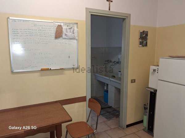 ufficio in vendita a Saronno in zona Campo dei Fiori