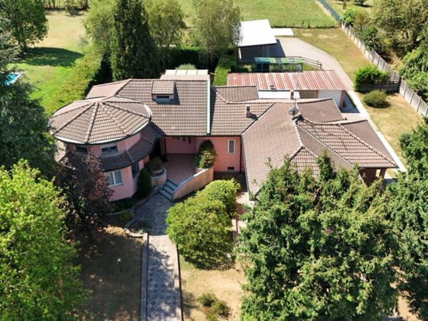 casa indipendente in vendita a Saronno in zona Dal Pozzo
