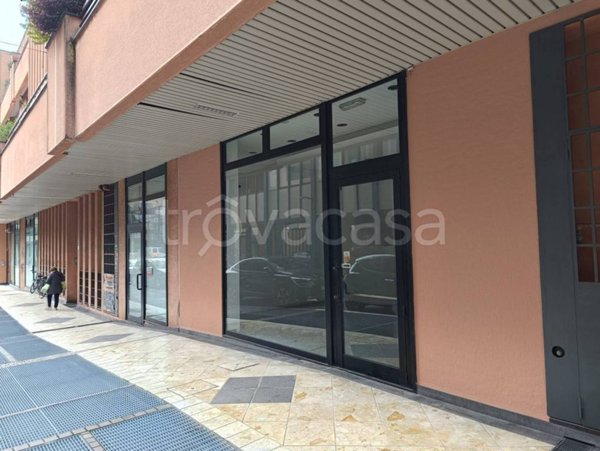 negozio in vendita a Saronno