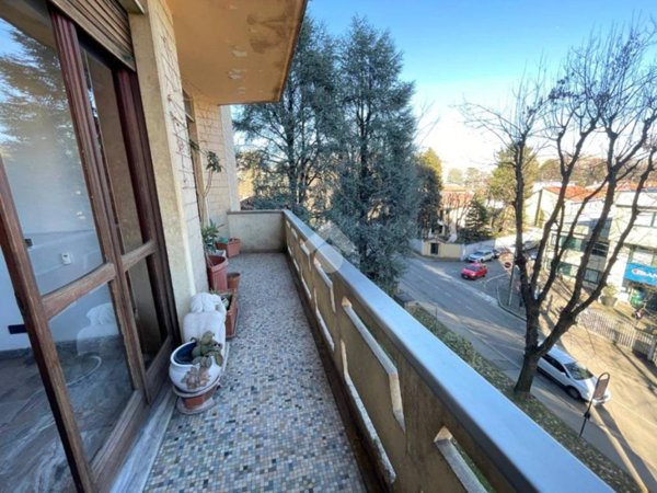 appartamento in vendita a Saronno in zona Campo dei Fiori
