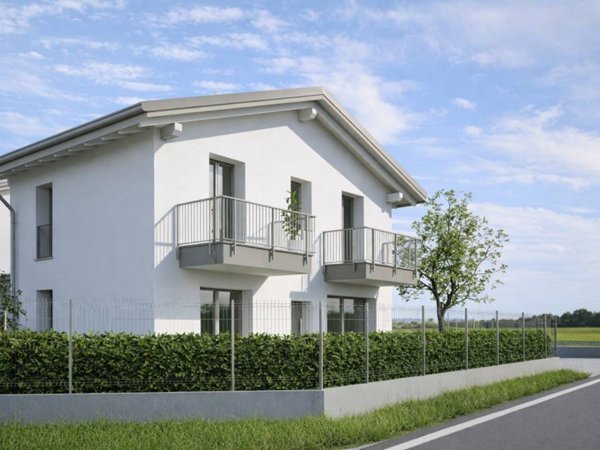 casa indipendente in vendita a Saronno