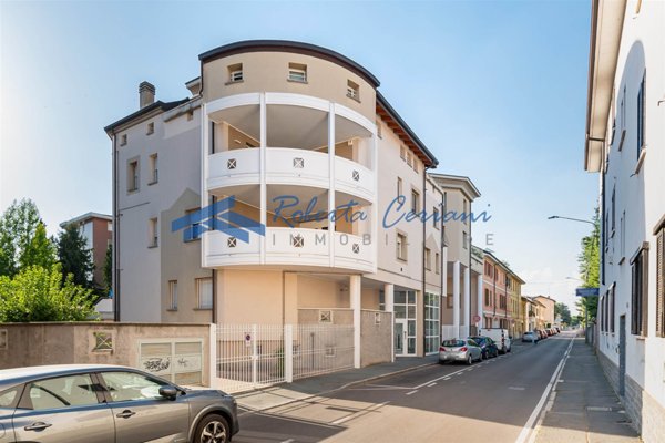 appartamento in vendita a Saronno in zona Campo dei Fiori