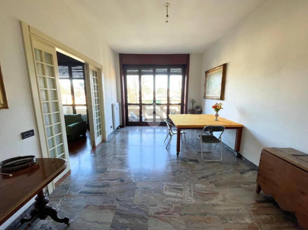 appartamento in vendita a Saronno in zona Campo dei Fiori