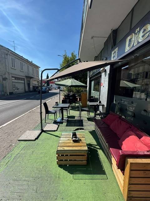 negozio in vendita a Saronno in zona Campo dei Fiori