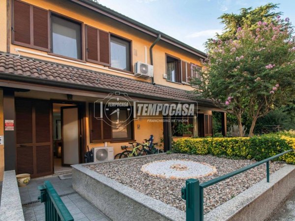 casa indipendente in vendita a Saronno
