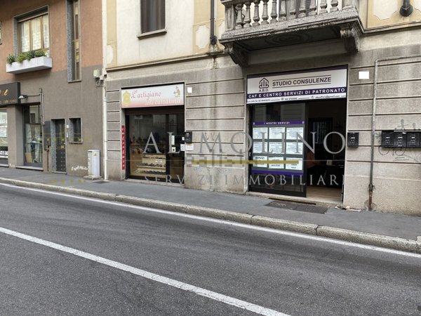 ufficio in vendita a Saronno in zona Campo dei Fiori