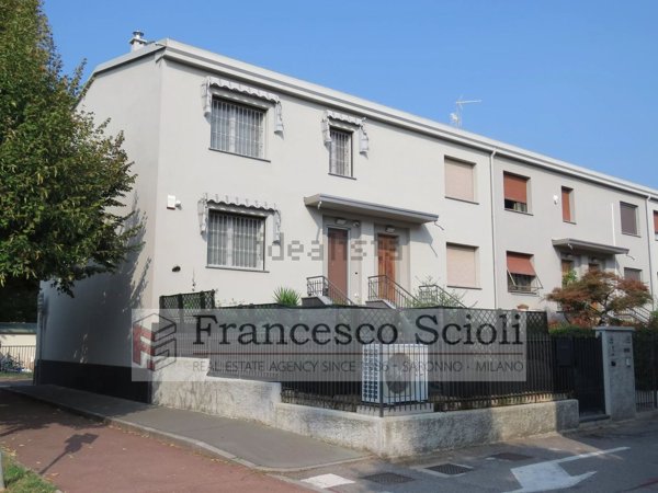 casa indipendente in vendita a Saronno in zona Dal Pozzo