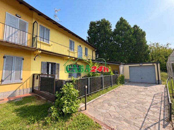 casa indipendente in vendita a Saronno in zona Campo dei Fiori