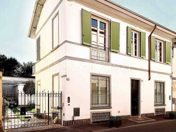casa indipendente in vendita a Saronno in zona Campo dei Fiori