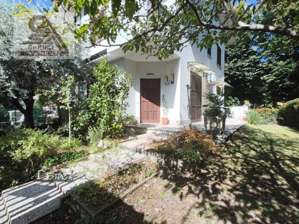 casa indipendente in vendita a Saronno