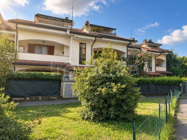 appartamento in vendita a Saronno in zona Campo dei Fiori