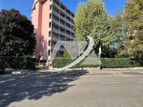 appartamento in vendita a Saronno in zona Campo dei Fiori
