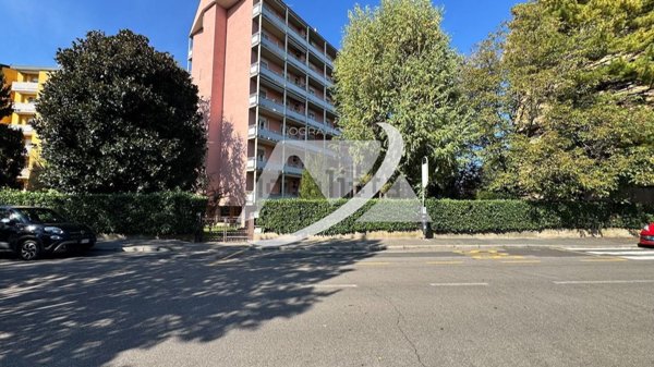 appartamento in vendita a Saronno in zona Campo dei Fiori