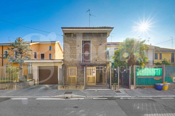casa indipendente in vendita a Saronno