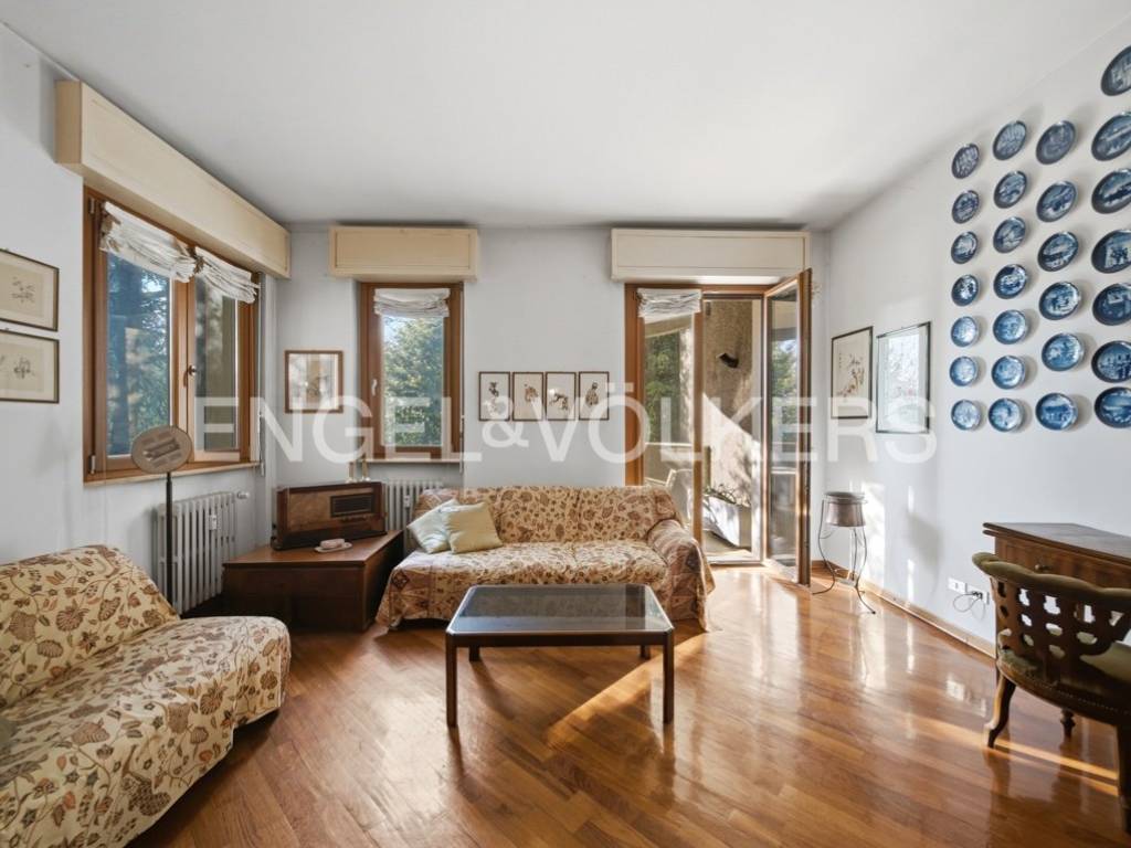 appartamento in vendita a Saronno in zona Campo dei Fiori