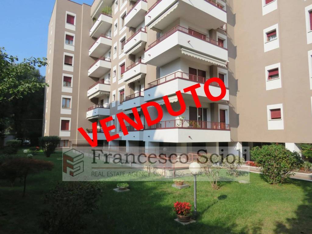 appartamento in vendita a Saronno in zona Campo dei Fiori