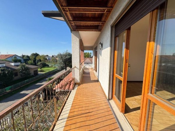 appartamento in vendita a Saronno in zona Campo dei Fiori