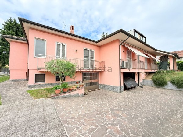 casa indipendente in vendita a Saronno in zona Dal Pozzo