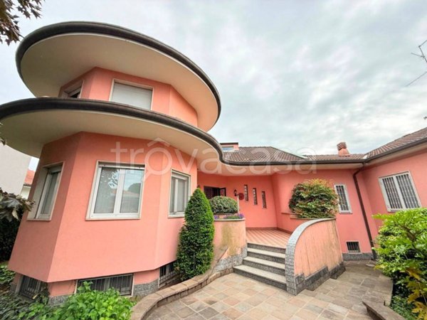 casa indipendente in vendita a Saronno in zona Dal Pozzo