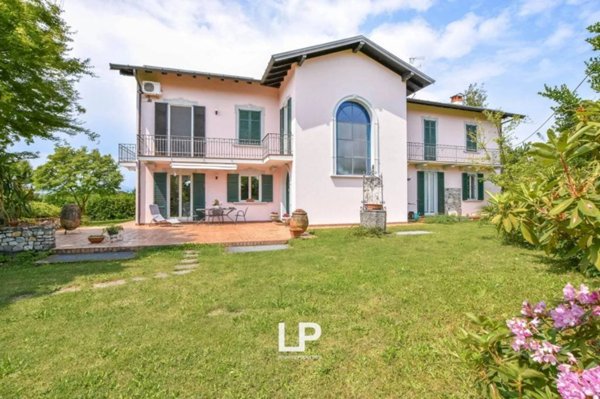 casa indipendente in vendita a Sesto Calende in zona Sant'Anna