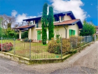 casa indipendente in vendita a Sesto Calende in zona Cocquo