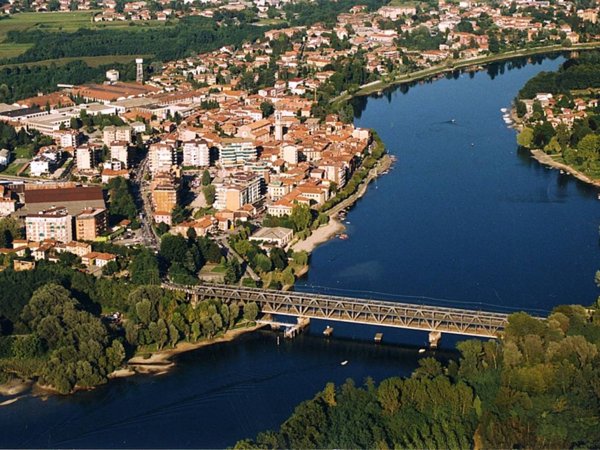 negozio in vendita a Sesto Calende