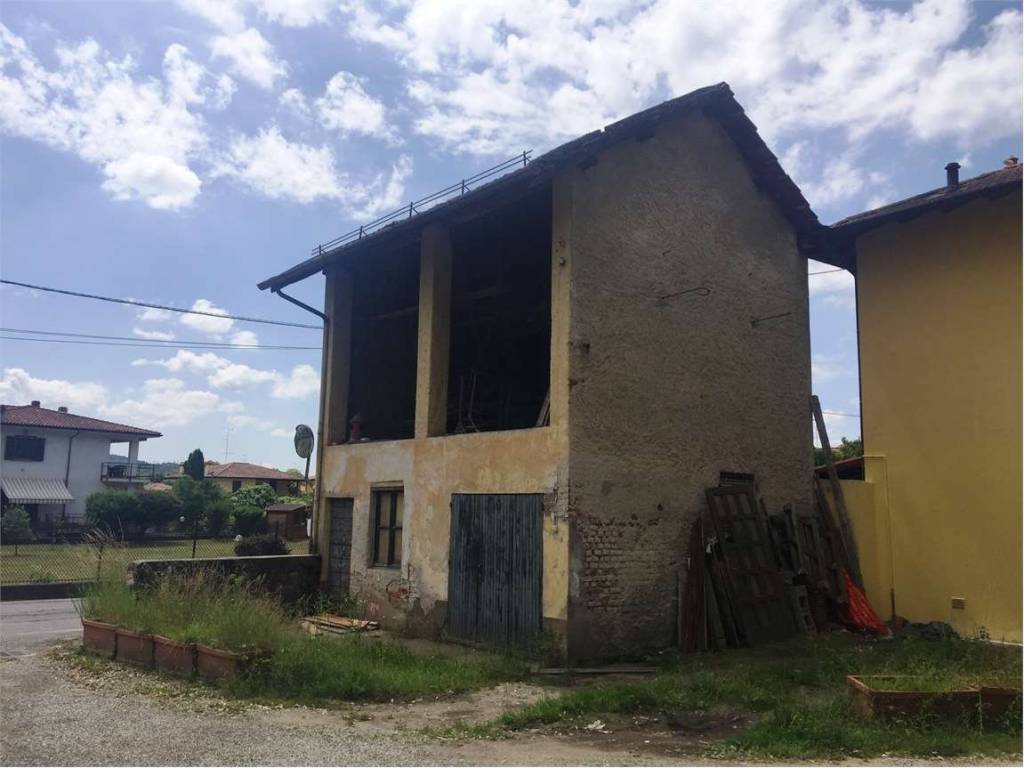 casa indipendente in vendita a Sesto Calende in zona Oneda